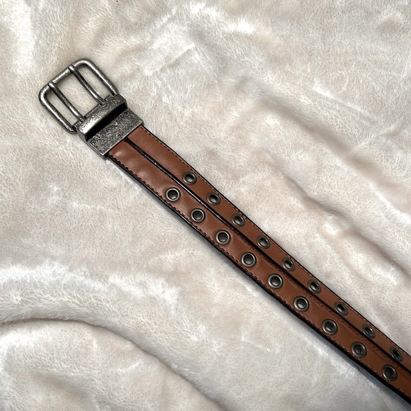 👖 VINTAGE GENUINE BROWN LEATHER SILVER & SILVER RIVETED BELT Women’s 36 - Picture 5 of 10